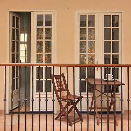 1 Bed Flat - Sleeps 4 - Balcony - Wifi