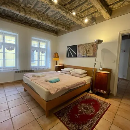 1 Bed Flat - Sleeps 4 - Balcony - Wifi Lägenhet