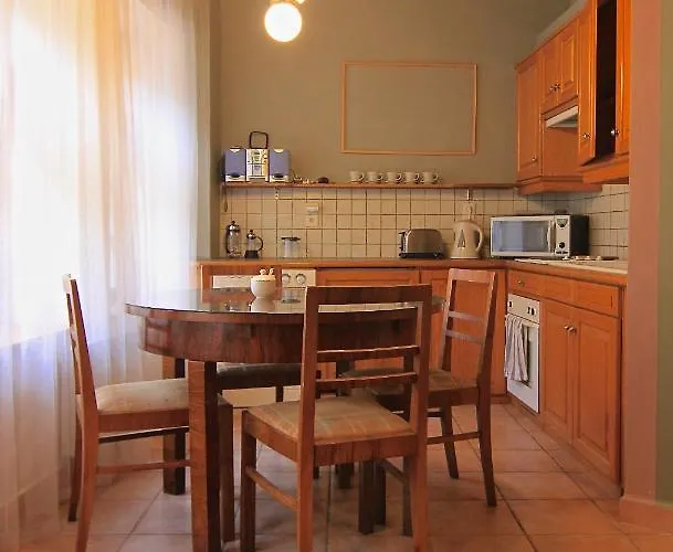 1 Bed Flat - Sleeps 4 - Balcony - Wifi * Prag