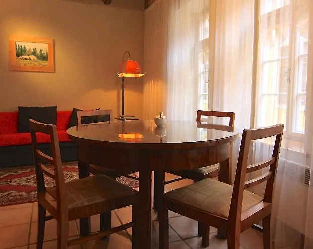 1 Bed Flat - Sleeps 4 - Balcony - Wifi Lägenhet