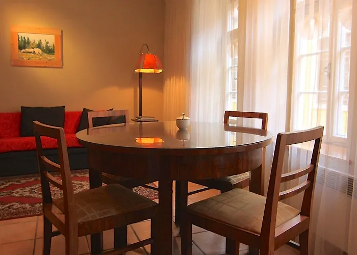 1 Bed Flat - Sleeps 4 - Balcony - Wifi *