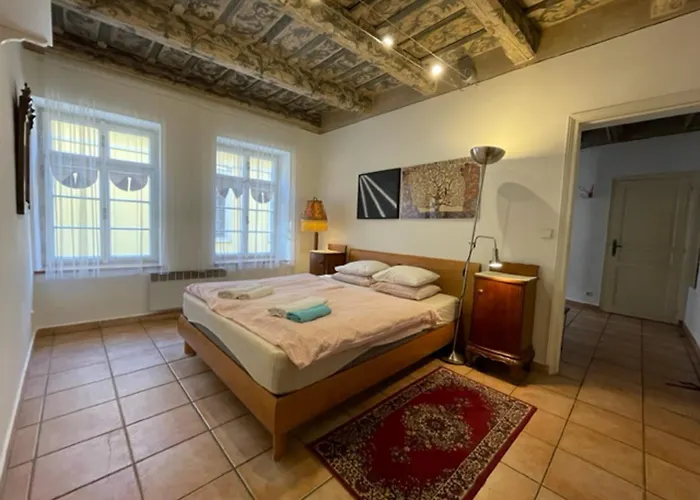 1 Bed Flat - Sleeps 4 - Balcony - Wifi Lägenhet