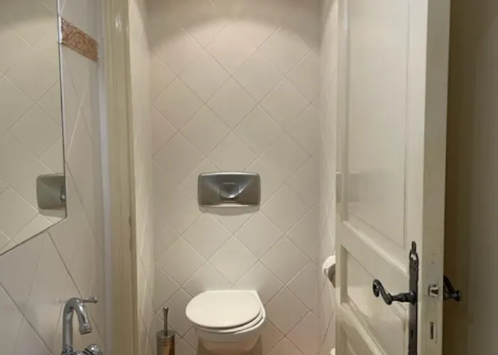 1 Bed Flat - Sleeps 4 - Balcony - Wifi Lägenhet Prag