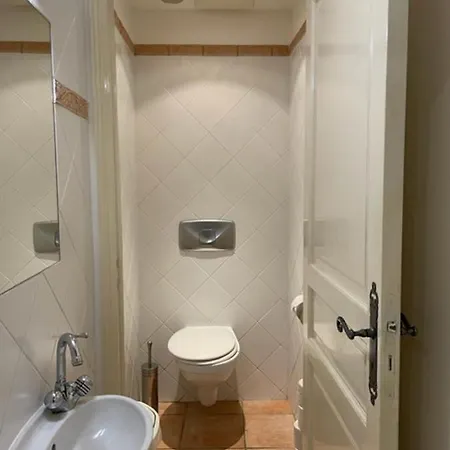 1 Bed Flat - Sleeps 4 - Balcony - Wifi *