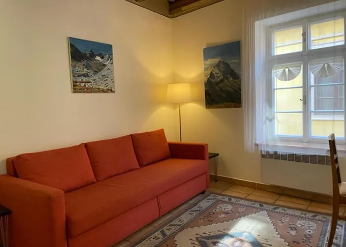 1 Bed Flat - Sleeps 4 - Balcony - Wifi Apartment *