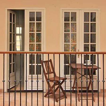 1 Bed Flat - Sleeps 4 - Balcony - Wifi *