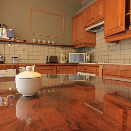 1 Bed Flat - Sleeps 4 - Balcony - Wifi *