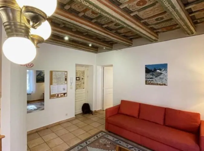 Apartment 1 Bed Flat - Sleeps 4 - Balcony - Wifi Prague