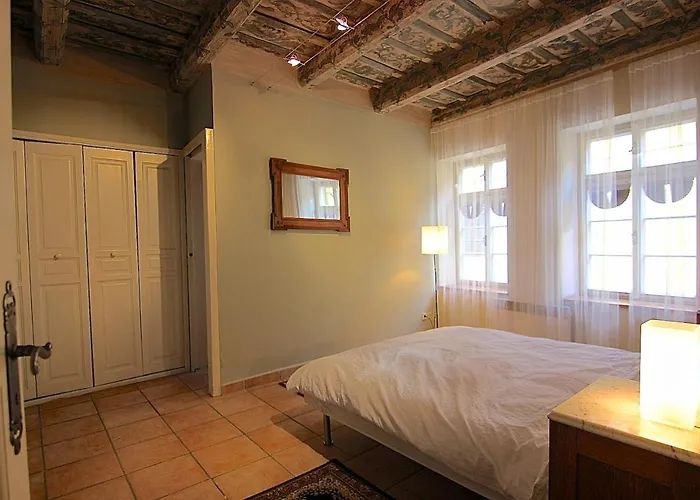 1 Bed Flat - Sleeps 4 - Balcony - Wifi * Prague