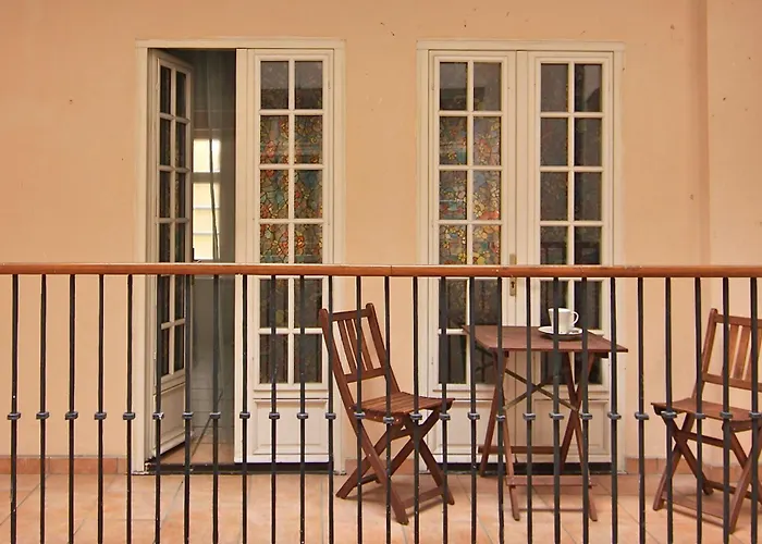 1 Bed Flat - Sleeps 4 - Balcony - Wifi