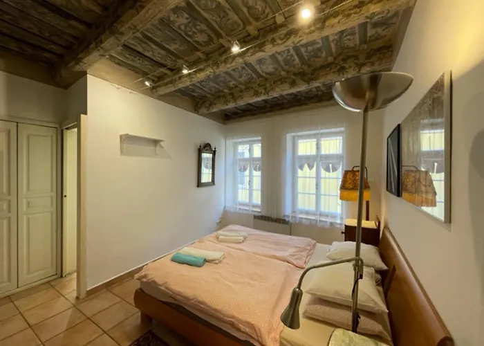 1 Bed Flat - Sleeps 4 - Balcony - Wifi *